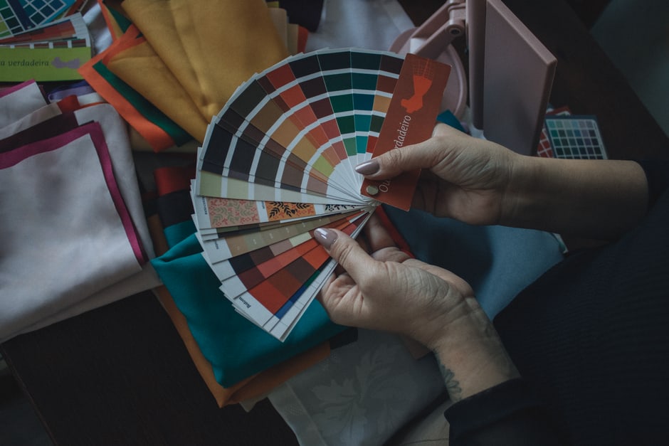 A visual representation of different wardrobe planning strategies, comparing capsule vs. seasonal rotation.