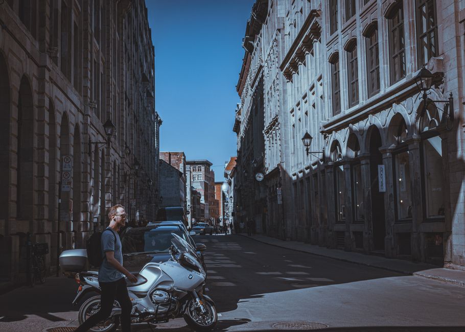 Cobblestone streets of Old Montréal with historic buildings and horse-drawn carriages.
