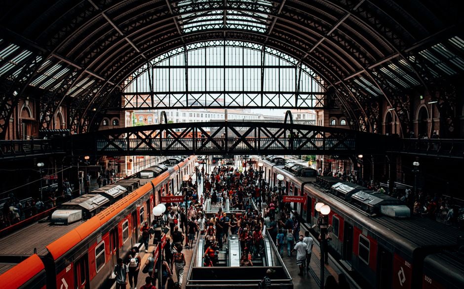 A busy train station platform with diverse travelers, highlighting the convenience of direct city-center arrivals for train-friendly trips.